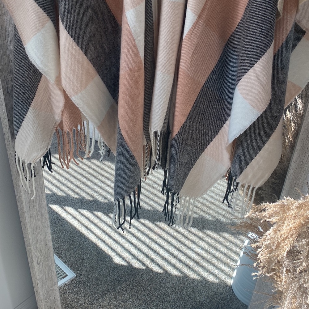 NWOT Shawl - Picture 2 of 3